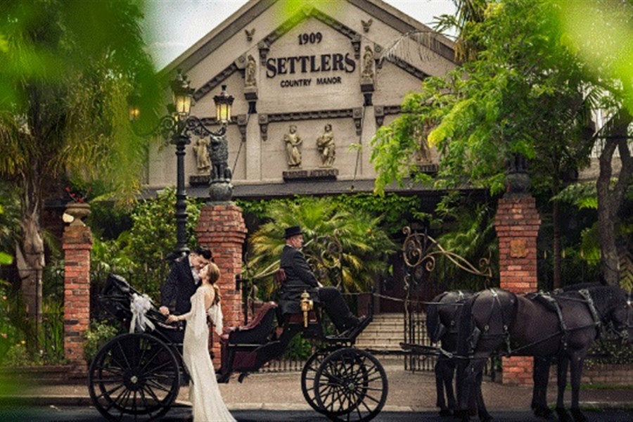 Settlers Country Manor