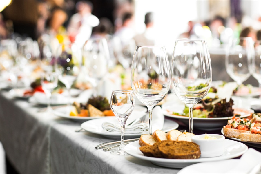 Tips for choosing the right corporate catering